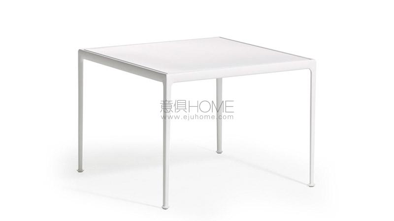 1966 Dining Table - 38“ x 38 ”餐桌