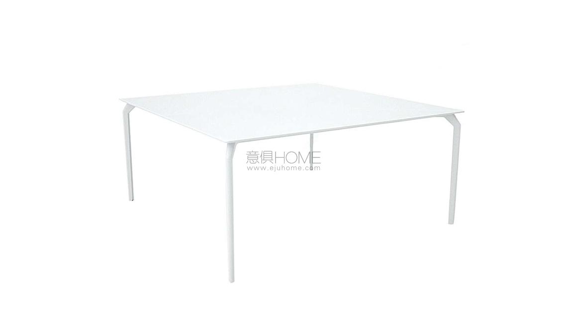 ALIASTEC 1600 - 635 桌子