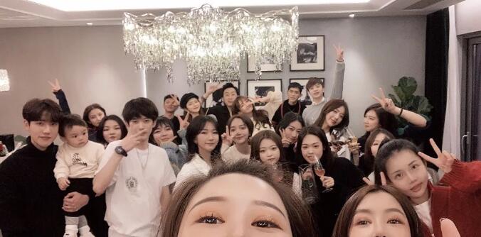 網(wǎng)紅勵(lì)志美女，在錢塘江擁有一個(gè)意式奢華的家