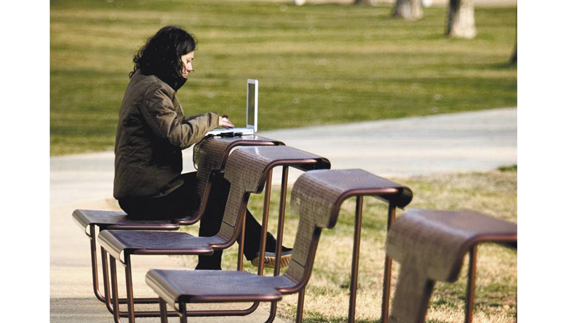 EL POETA BENCH戶外長椅