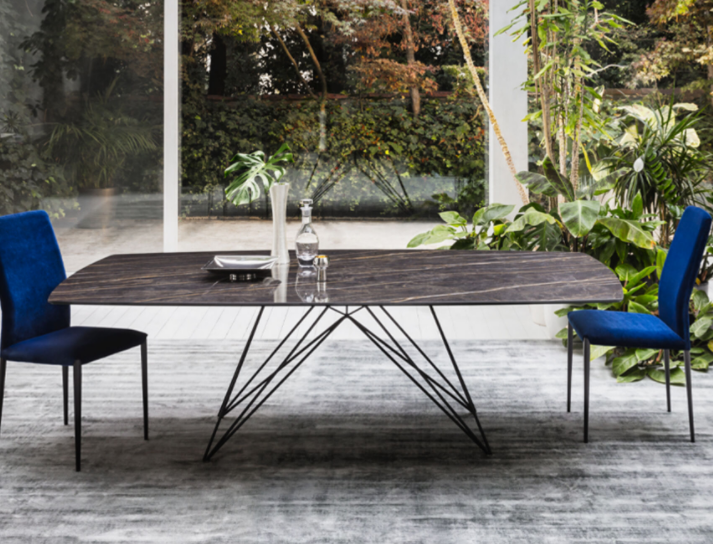 RIFLESSIPEGASO CERAMICA餐桌