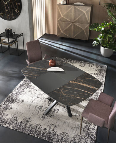 RIFLESSISQUARE餐桌