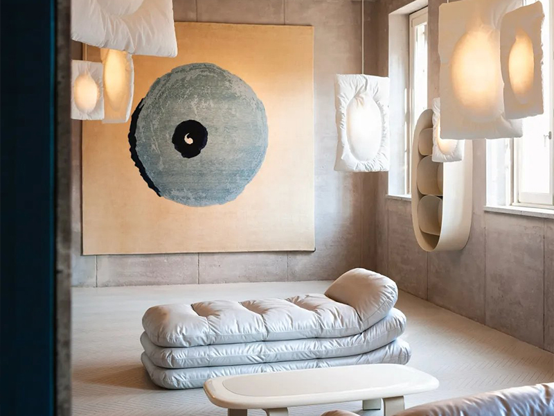 探索柔軟未來(lái)感 | Tacchini × Faye Toogood的家居新宇宙